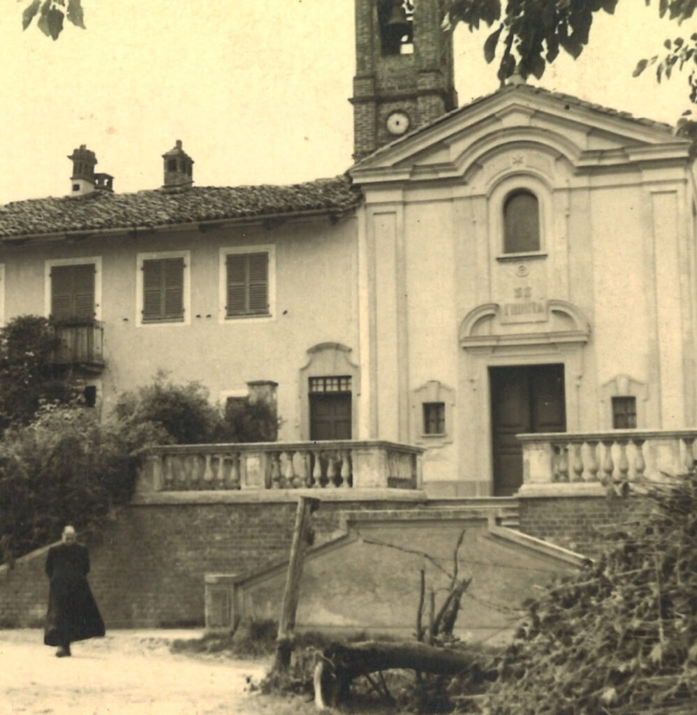 La chiesa parrocchiale nella frazione Gianoli di Montà nel 1953