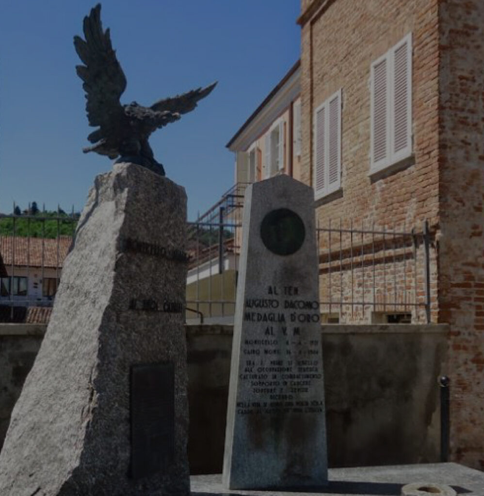 Monumento ai caduti a Monticello d'Alba