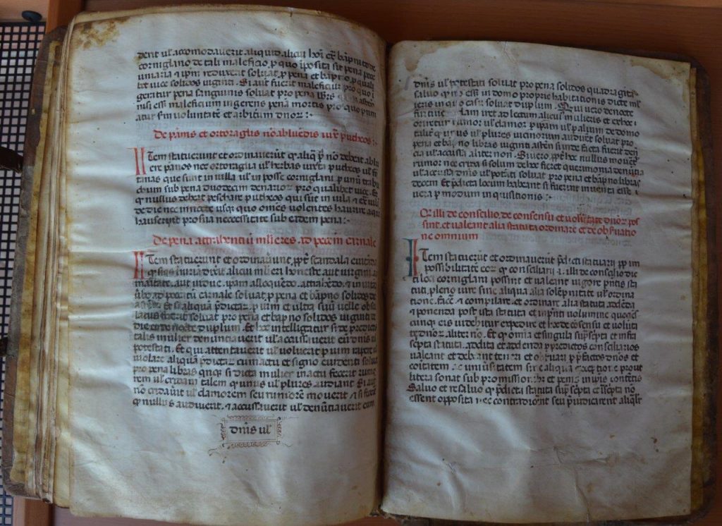 Pagine e particolari del codice degli Statuti di Corneliano d’Alba, manoscritto datato 3 febbraio 1416.