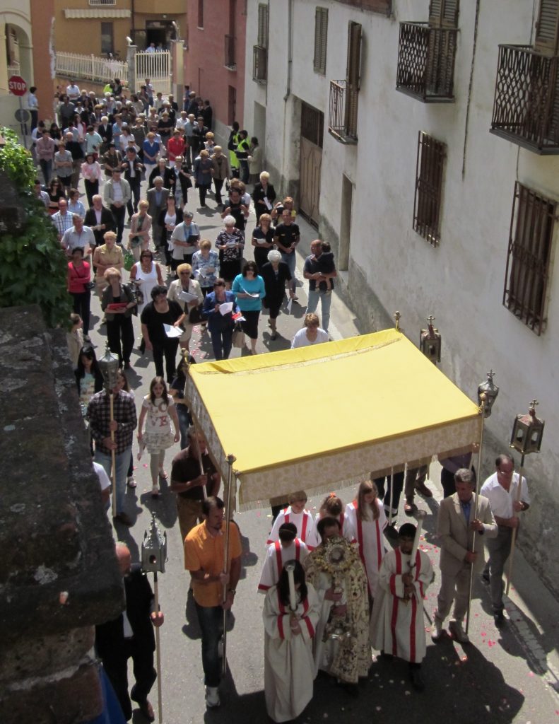 La processione del Corpus Domini a Monteu Roero, 2012